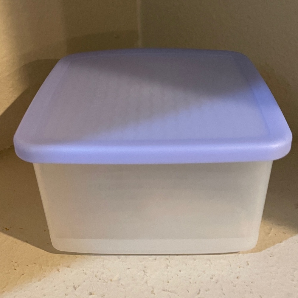 Tupperware Fridgesmart Small Square Container - Picture 9 of 12